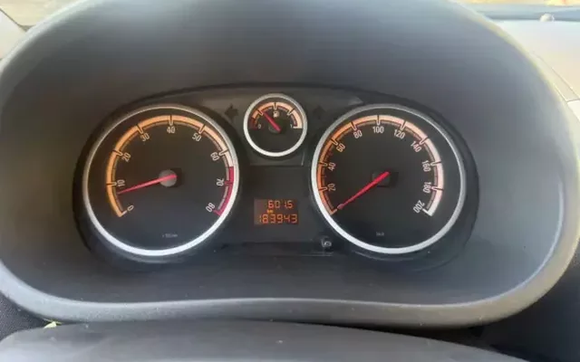 Opel Corsa 2010 .