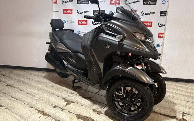 YAMAHA TRICITY 300