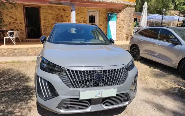 Peugeot 2008 2024 1.2 PureTech GT EAT8