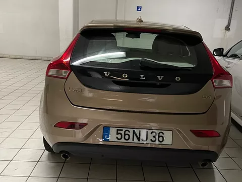 Volvo V40 2.0 D4 Momentum Geartronic