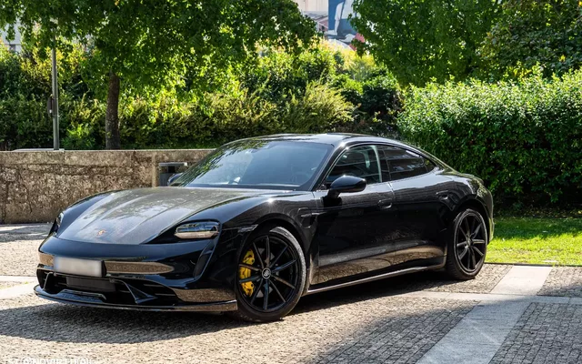 Porsche Taycan Standard