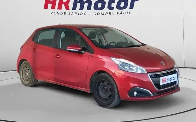 PEUGEOT 208 Signature