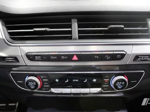 AUDI Q7 Q7 3.0TDI sport quattro tiptronic 200kW