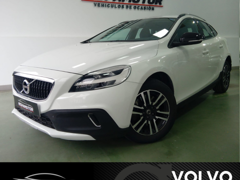 VOLVO V40 Cross Country V40 Cross Country D2 Plus 120 - 15499€ en Coria del rio