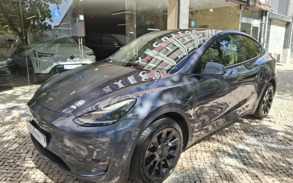 Tesla Model Y Long Range Tração Integral
