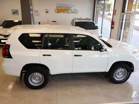 TOYOTA Land Cruiser Land Cruiser D-4D GX 7 plazas