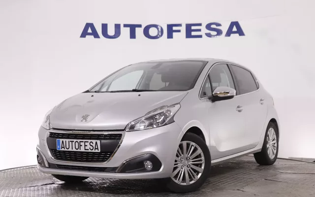 Peugeot 208 1.2 PURE TECH ALLURE 82CV 5P # PARKTRONIC