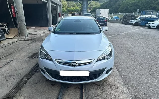 OPEL Astra Astra GTC 2.0CDTi S/S Sport - 7900€ en Guardiola de berguedà