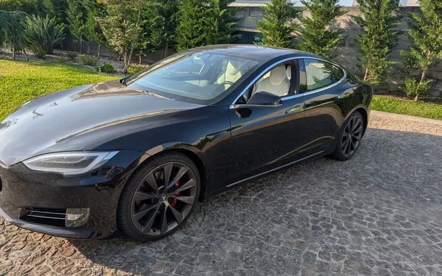 Tesla Model S 100 kWh Performance Ludicrous AWD