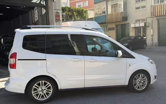 Ford Tourneo Courier 1.5 TDCi Titanium