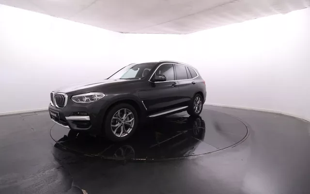 BMW X3 30e xDrive / Cam. Traseira / Estofos em Pele / Teto Panoramico de Abrir / GPS / LED