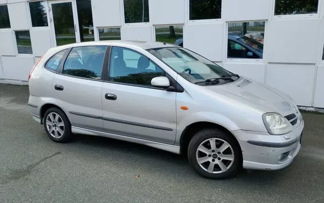 Nissan Almera Tino