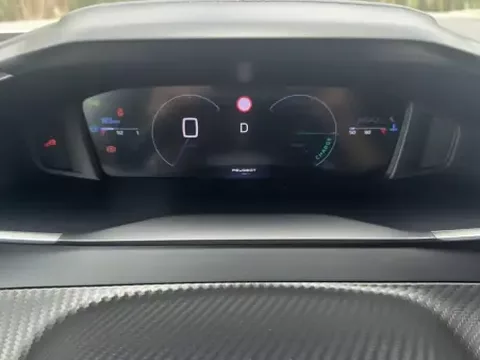 Peugeot 2008 2025 1.2 Hybrid Allure e-DCS6