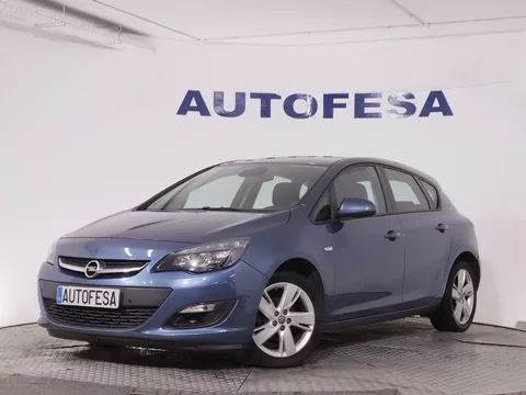 Opel Astra 1.4T SELECTIVE 140CV 5P # NAVI,PARKTRONIC,CAMARA TRASERA