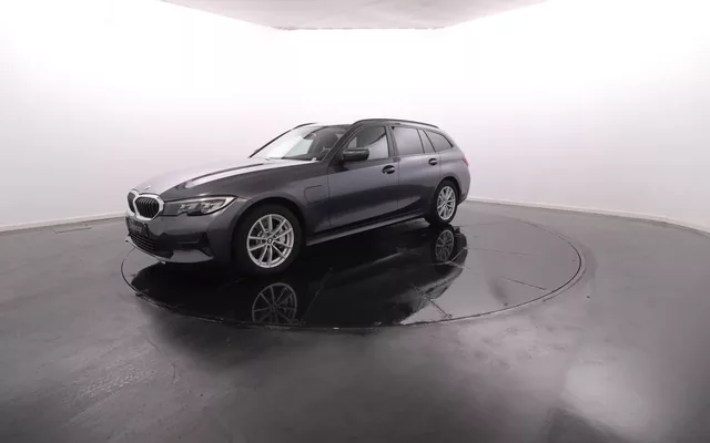 BMW Serie 3 - 330e Touring Cx. Aut. GPS / Vidros Escurecidos / JLL / Bat. 10.4 kWh
