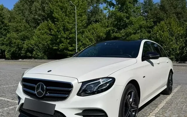 Mercedes-Benz E 300 de 9G-TRONIC AMG Line