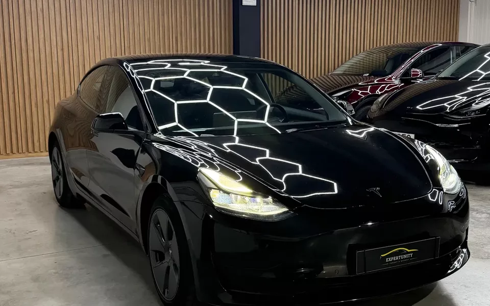 Tesla Model 3 Standard Range Plus RWD
