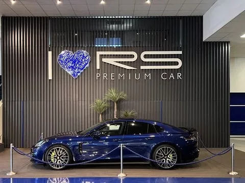 PORSCHE Panamera 4 E-Hybrid
