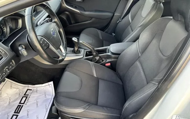 VOLVO V40 V40 D2 Momentum 120