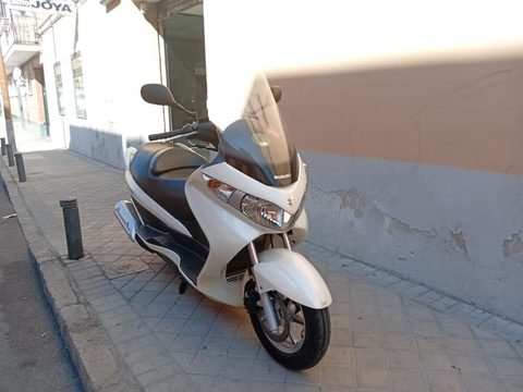 SUZUKI BURGMAN 200