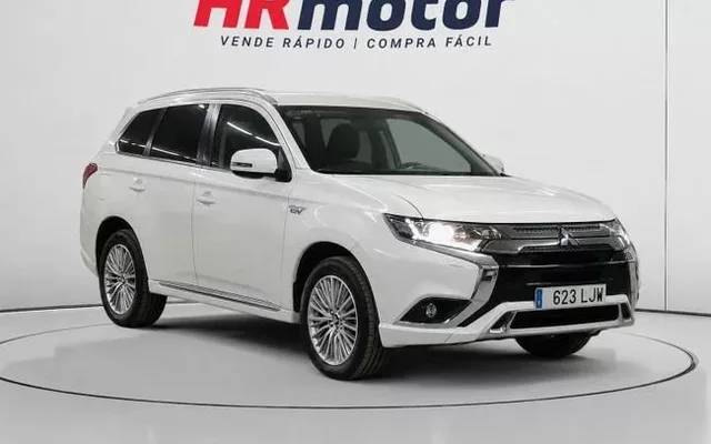 MITSUBISHI Outlander 2.4 PHEV Motion 4WD Auto 165 kW (224 CV)