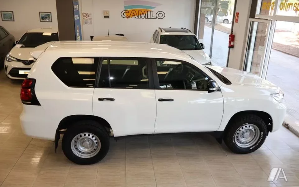 TOYOTA Land Cruiser Land Cruiser D-4D GX 7 plazas