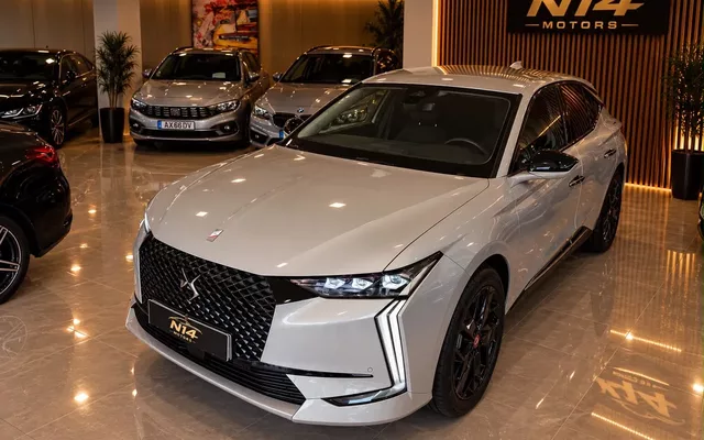 DS DS4 E-TENSE 225 LA PREMIÈRE