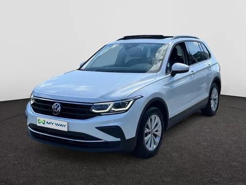 VOLKSWAGEN Tiguan AUTOMAAT 150PK PANODAK CARPLAY GPS CAMERA SENSOREN
