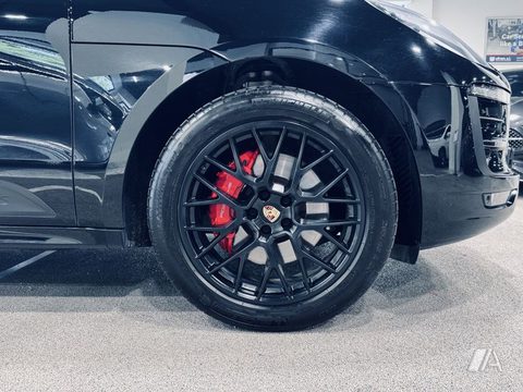 PORSCHE Macan Macan GTS Aut.