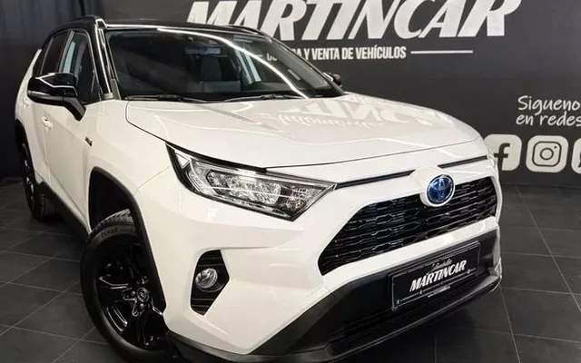 TOYOTA RAV-4 2.5l 220H Black Edition