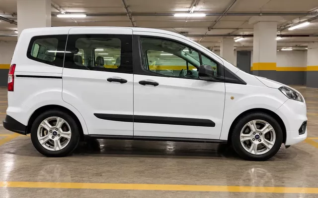 Ford Tourneo Courier 1.0 EcoBoost Ambiente
