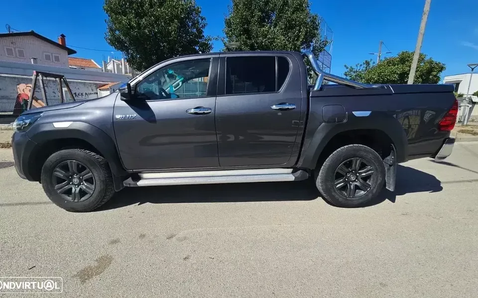 Toyota Hilux 2.4 D-4D 2WD CD Tracker