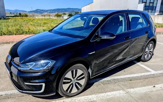 VOLKSWAGEN Golf e-Golf ePower - 15000€ en