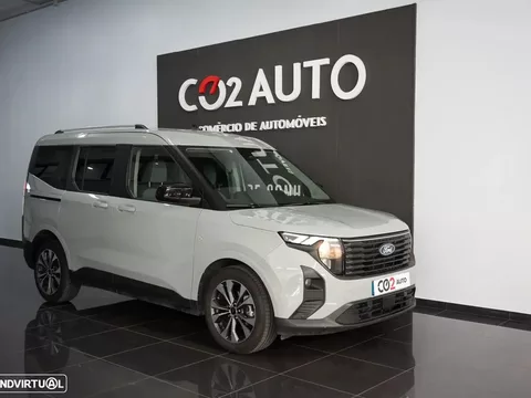 Ford Tourneo Courier 1.0 EcoBoost Titanium