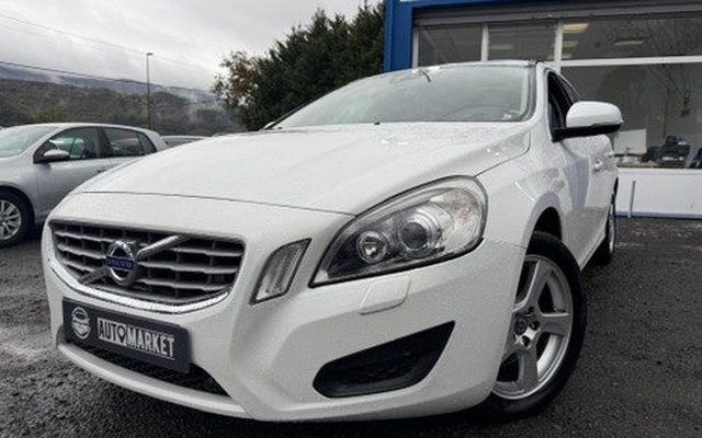 VOLVO V60 D4 Kinetic