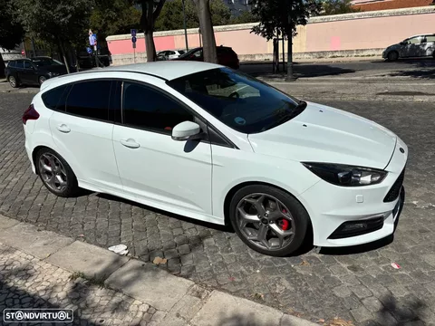 Ford Focus 2.0 EcoBoost ST
