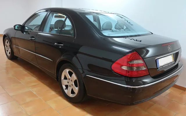 Mercedes-Benz E 220 CDI Auto Avantgarde