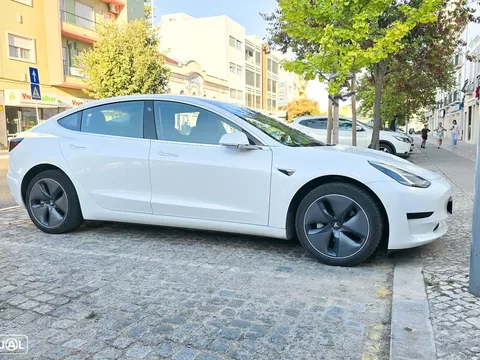 Tesla Model 3 Standard Range Plus RWD