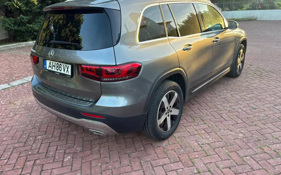 Mercedes-Benz GLB 180