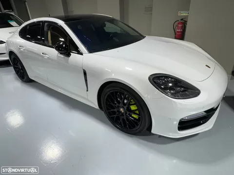 Porsche Panamera 4 E-Hybrid Platinum Edition