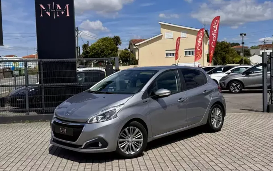 Peugeot 208 2019 1.2 PureTech Signature
