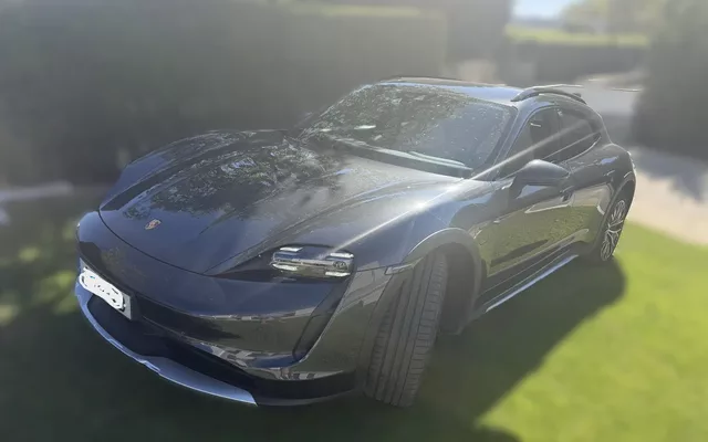 Porsche Taycan Cross Turismo 4S