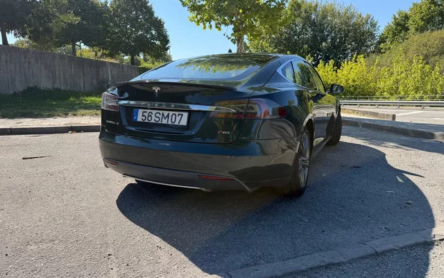 Tesla Model S 85 Perfomance