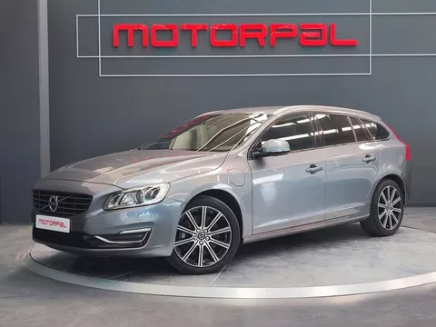 VOLVO V60 2.4 D5 Twin AWD Summum Auto