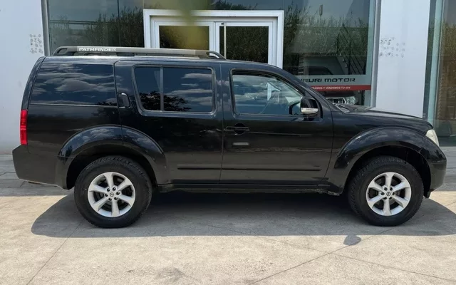 NISSAN Pathfinder Pathfinder 2.5dCi SE