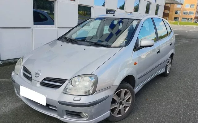 Nissan Almera Tino