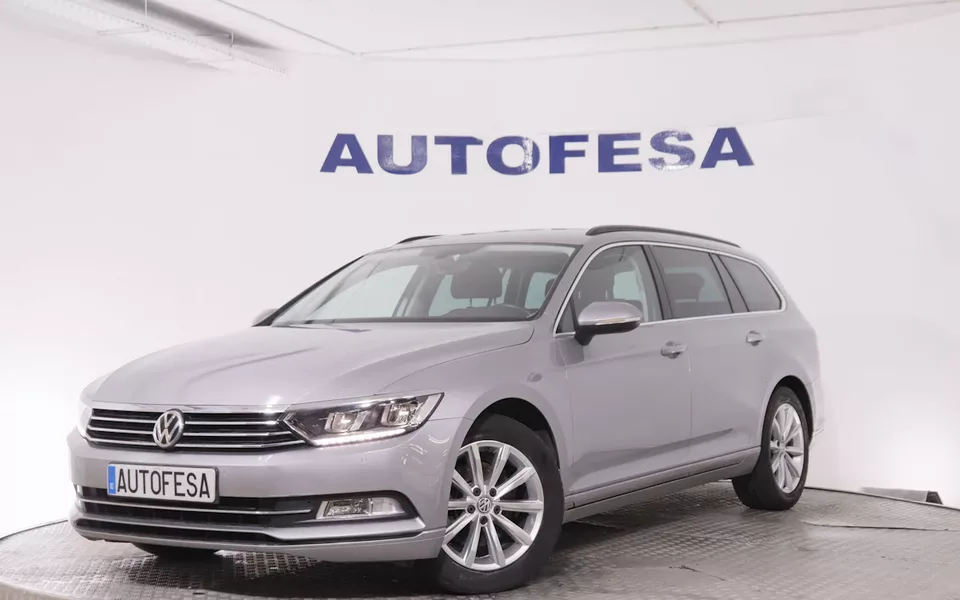 Volkswagen Passat 2.0 TDI VARIANT 150CV 5P # NAVY, PARKTRONIC