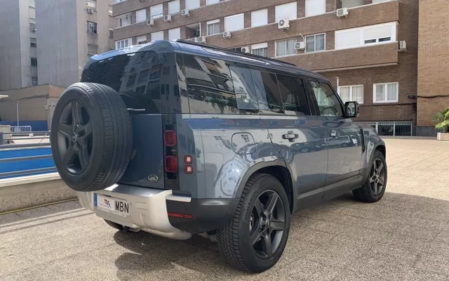 LAND-ROVER Defender Defender 110 3.0D l6 MHEV SE AWD Aut. 250