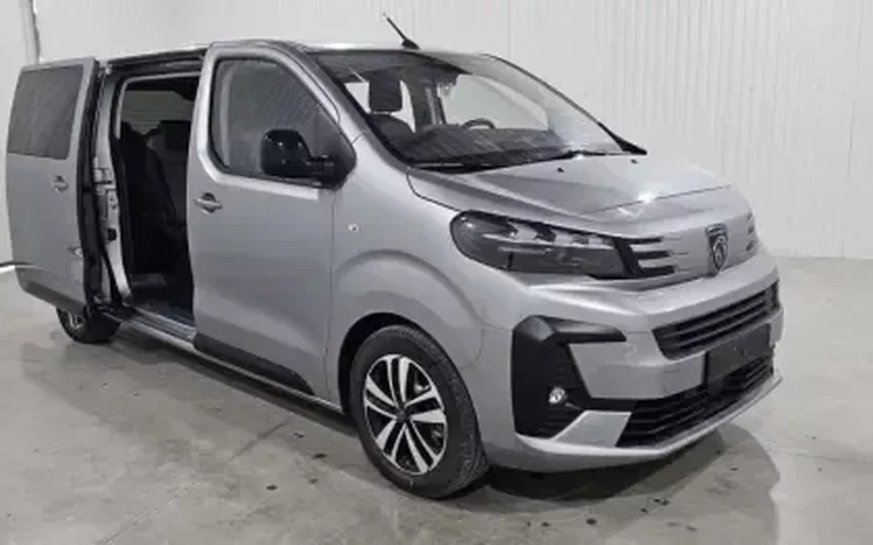 Peugeot Traveller Traveller M Diesel 180 ch Automatique Business Zéro km immatriculé