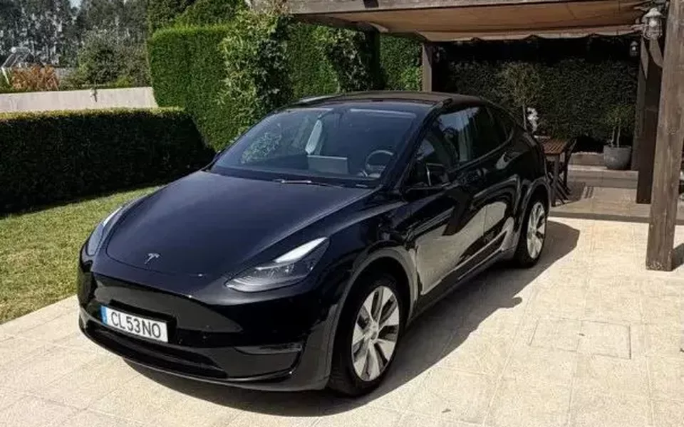 Tesla Model Y Long-Range RWD